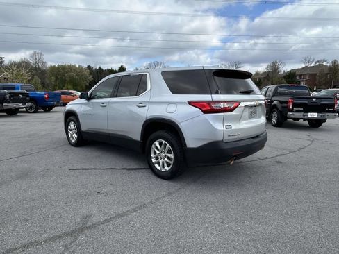 Used 2021 Chevrolet Traverse LS FWD image 4