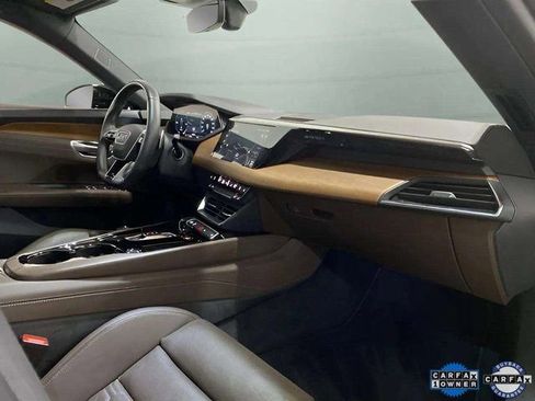 Used 2022 Audi e-tron GT Premium Plus image 23