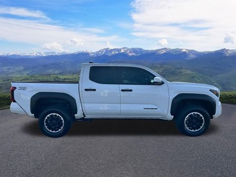 Certified 2024 Toyota Tacoma TRD Off-Road AWD/4WD image 7