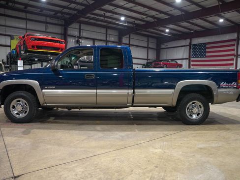 Used 2000 Chevrolet Silverado 2500 LS w/ Firm Ride Suspension Pkg image 4