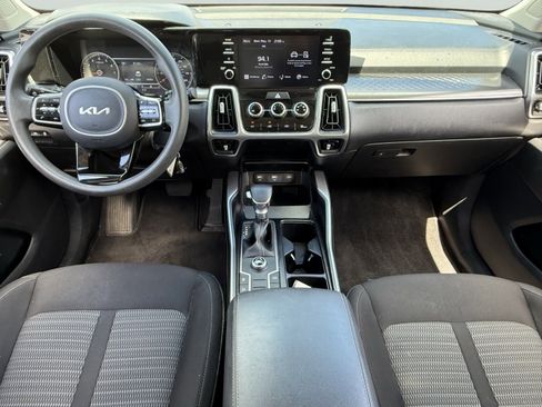 Used 2022 Kia Sorento LX FWD image 8