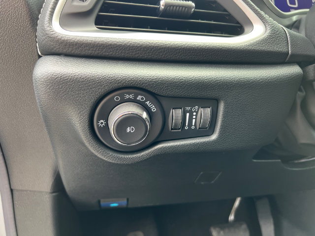 New 2026 Chrysler Pacifica Select w/ S Appearance Package FWD image 12
