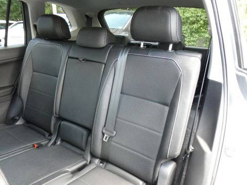 Used 2021 Volkswagen Tiguan SEL FWD image 17