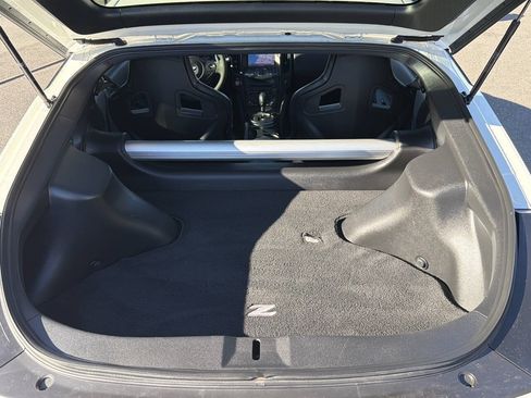 Used 2016 Nissan 370Z NISMO RWD image 8