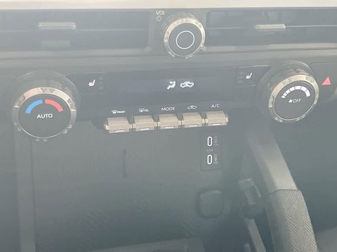 Used 2024 Toyota Tacoma TRD Sport AWD/4WD image 19