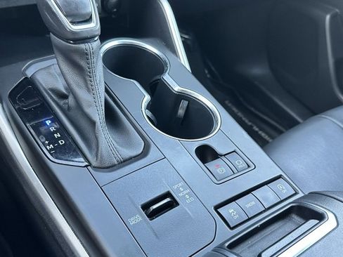 Used 2020 Toyota Highlander XLE image 22