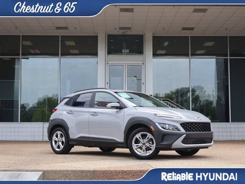 Used 2023 Hyundai Kona SEL w/ Convenience Package FWD image 2