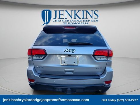 Used 2021 Jeep Grand Cherokee Laredo AWD/4WD image 4
