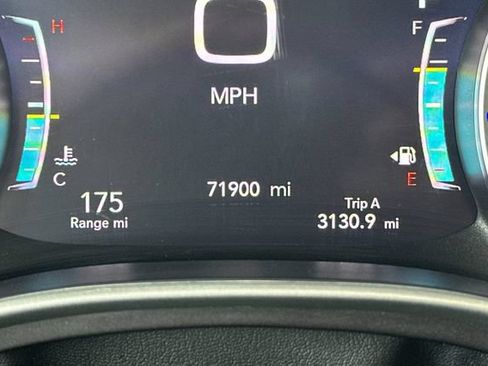 Used 2024 Chrysler Pacifica Touring-L FWD image 29
