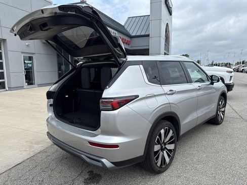 Used 2025 Mitsubishi Outlander SE AWD/4WD image 14