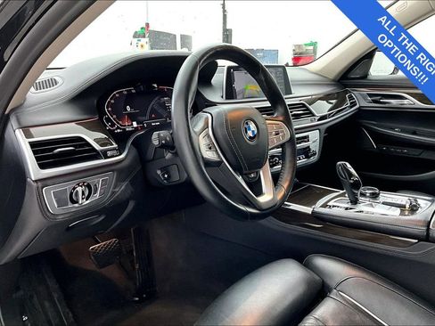 Used 2022 BMW 750i xDrive w/ Executive Package image 18