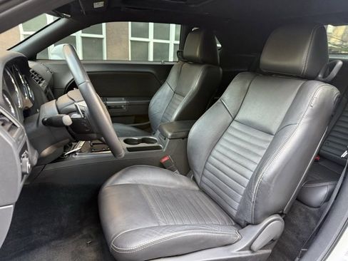 Used 2013 Dodge Challenger R/T Plus image 10