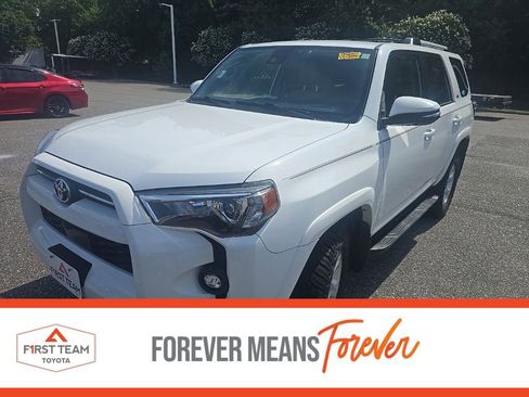 Used 2022 Toyota 4Runner SR5 Premium w/ Moonroof Package AWD/4WD image 1