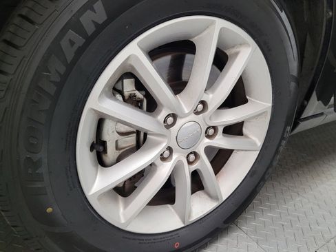 Used 2019 Dodge Grand Caravan SXT image 31