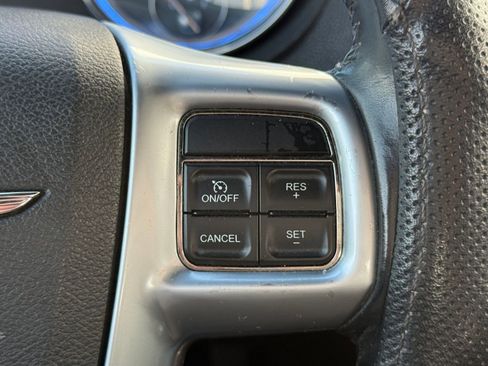 Used 2013 Chrysler 300 w/ Driver Convenience Group image 27