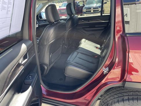 Used 2023 Jeep Grand Cherokee Limited image 6