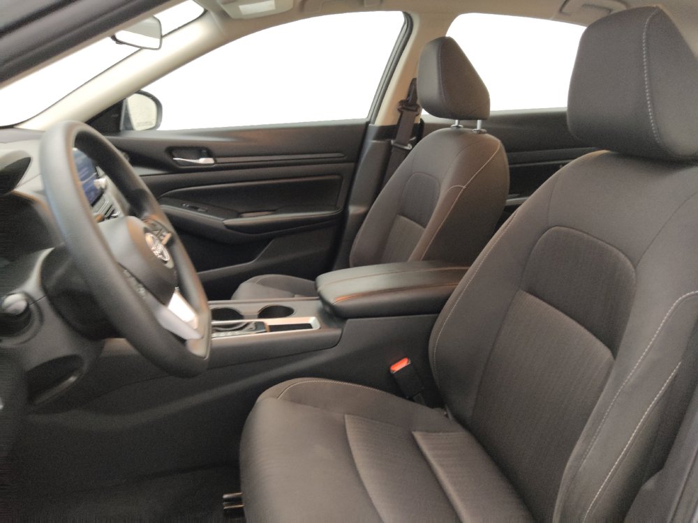 Used 2025 Nissan Altima 2.5 SV FWD image 17
