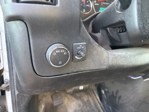 Used 2017 Chevrolet Express 2500 Extended RWD image 17
