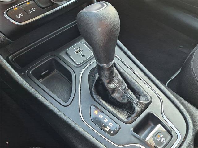 Used 2019 Jeep Cherokee Latitude w/ Popular Appearance Group FWD image 12