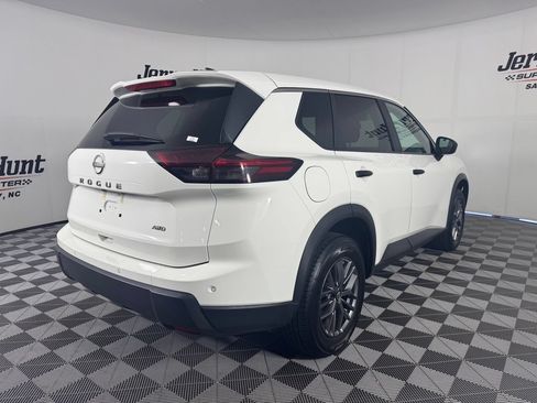 Used 2024 Nissan Rogue S AWD/4WD image 7