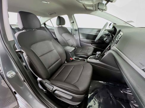 Used 2018 Hyundai Elantra SE image 25