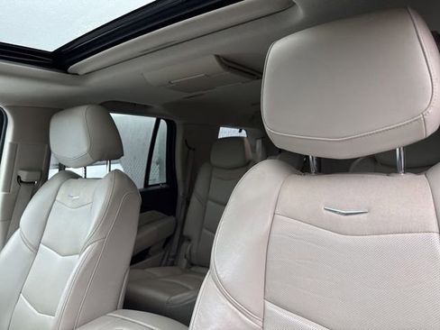 Used 2016 Cadillac Escalade Premium image 12