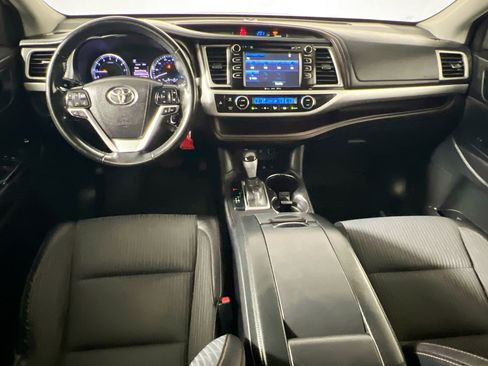 Used 2017 Toyota Highlander Plus image 29