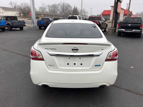 Used 2014 Nissan Altima 2.5 S w/ Sport Value Package image 6