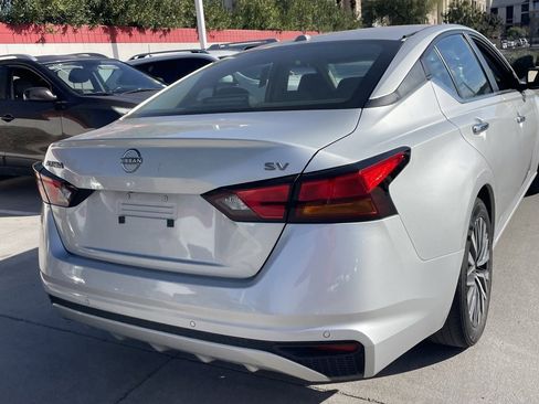 Used 2024 Nissan Altima 2.5 SV image 4