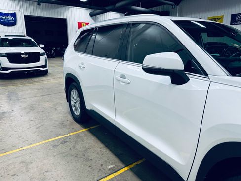 Used 2024 Toyota Grand Highlander AWD Hybrid image 20