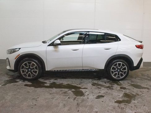 Certified 2025 BMW X2 xDrive28i w/ Premium Package image 7