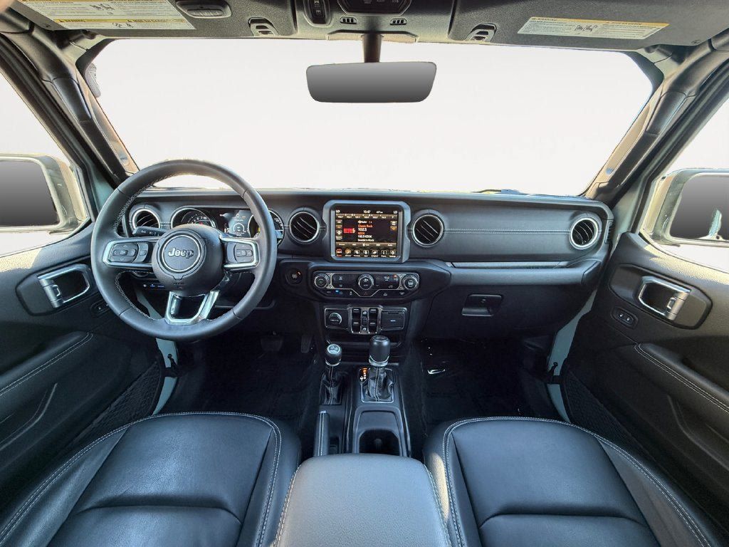 Used 2023 Jeep Wrangler Unlimited Sahara AWD/4WD image 11
