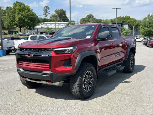 Used 2024 Chevrolet Colorado ZR2 w/ Technology Package AWD/4WD image 7