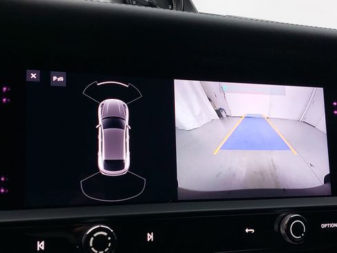 Used 2022 Porsche Macan w/ Premium Package Plus image 26