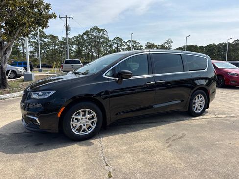 New 2026 Chrysler Pacifica Select FWD image 7
