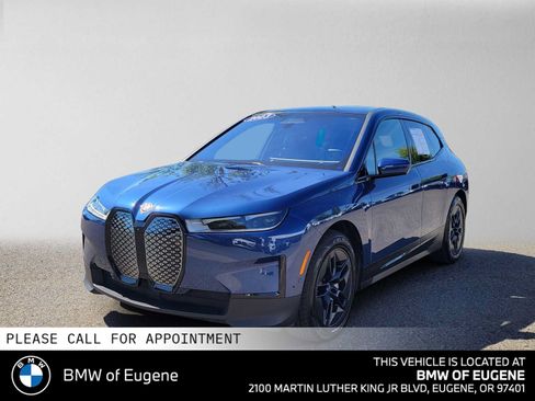 Used 2023 BMW iX xDrive50 w/ Premium Package AWD/4WD image 7
