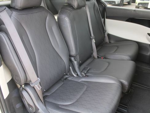Certified 2023 Kia Carnival SX image 7