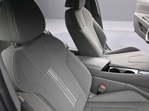 Used 2023 Hyundai Elantra SEL w/ Convenience Package image 19