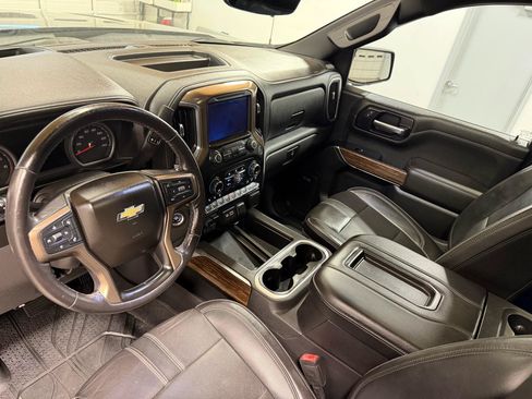 Used 2019 Chevrolet Silverado 1500 High Country w/ Technology Package AWD/4WD image 16