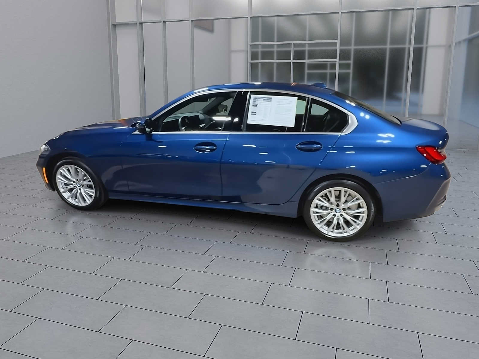 Used 2024 BMW 330i xDrive Sedan w/ Premium Package AWD/4WD image 4
