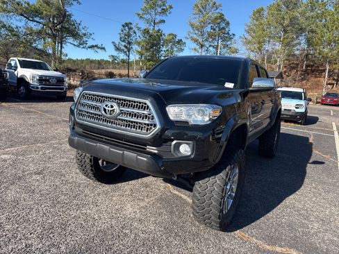Used 2022 Toyota Tacoma SR image 3