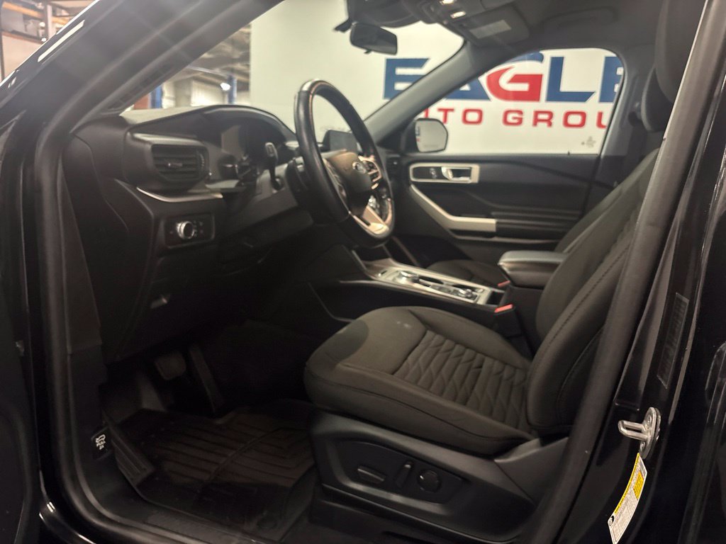Used 2021 Ford Explorer XLT w/ Class III Trailer Tow Package AWD/4WD image 16