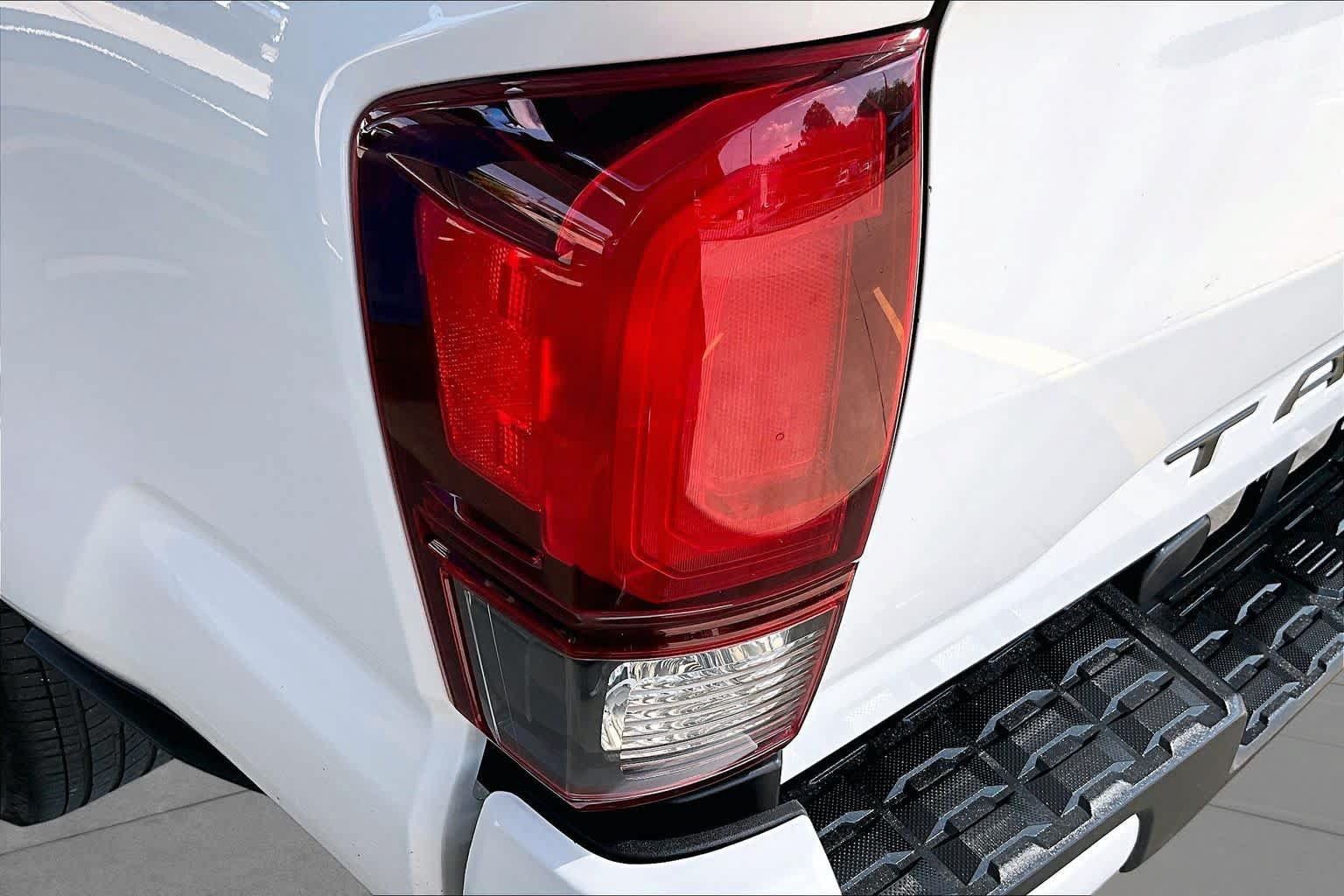 Used 2018 Toyota Tacoma SR w/ SR Convenience Package RWD image 27