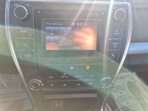 Used 2017 Toyota Camry SE image 25