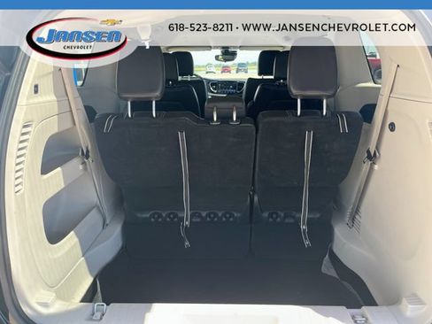 Used 2023 Chrysler Pacifica Touring-L FWD image 25