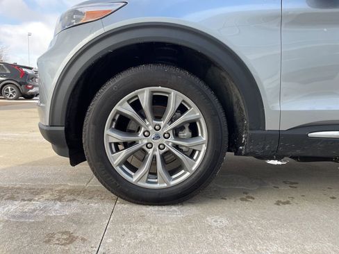 Used 2022 Ford Explorer XLT w/ Equipment Group 202A image 17