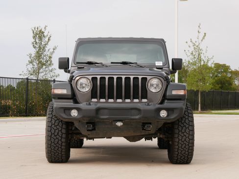 Used 2021 Jeep Wrangler Unlimited Sport AWD/4WD image 3