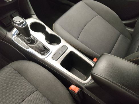 Used 2018 Chevrolet Cruze LS image 26