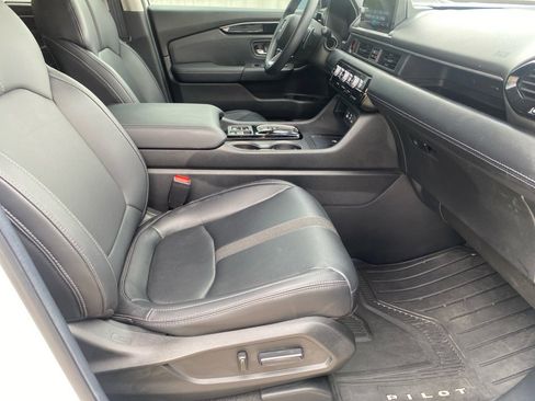 Certified 2025 Honda Pilot Touring image 32