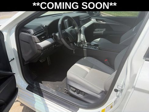 Used 2025 Toyota Camry SE w/ Convenience Package FWD image 10